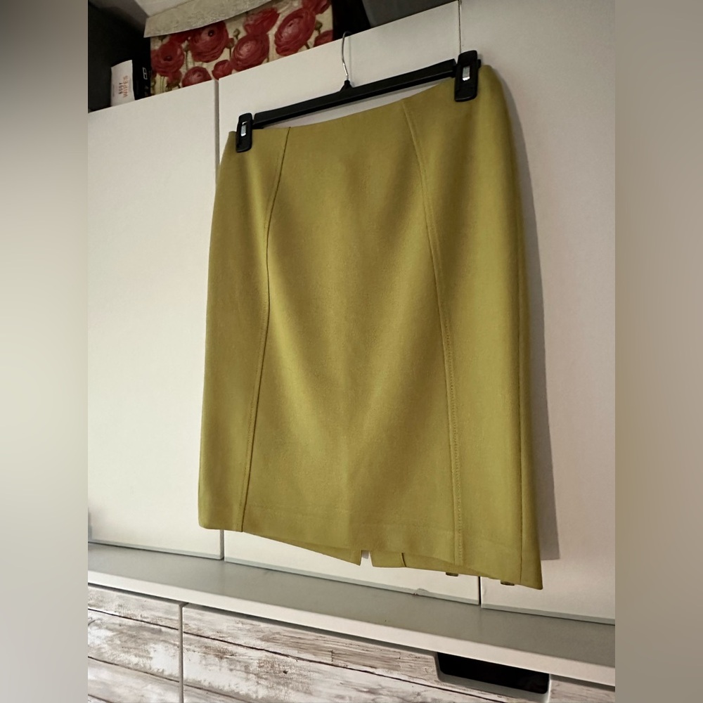 💚 Halogen Olive Green Stretch Pencil Skirt Size 6 Lined Back Slit